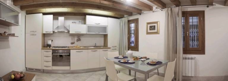 Apartment with yard | Close to Rialto Bridge | Pet-friendly — photo 2