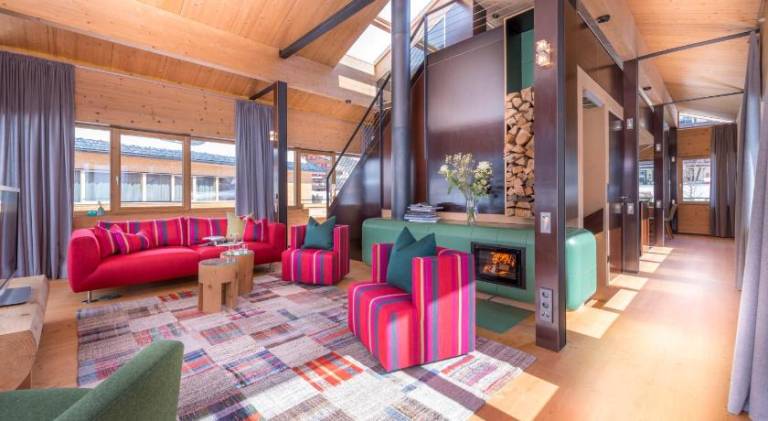 Family-oriented chalet with yard, patio & sauna | Ski nearby | Pet-friendly — photo 3
