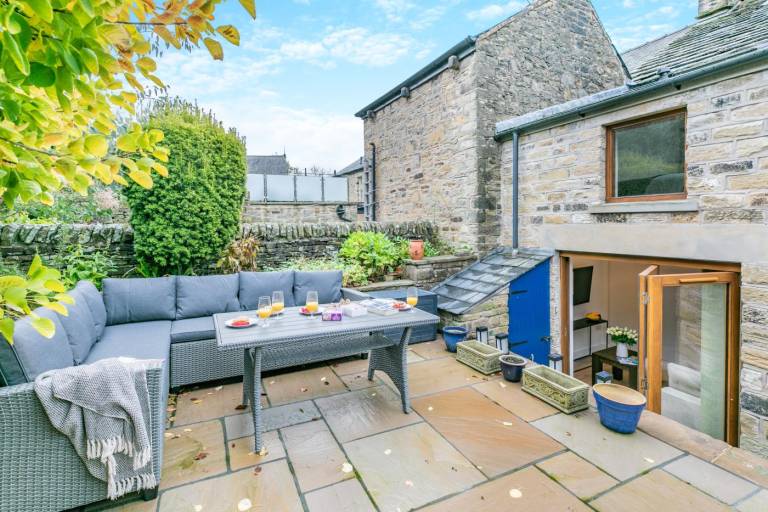 2 Bed in Hayfield oc t30237