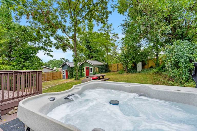 Historic Downtown Bungalow Near Branson Landing with Private Hot Tub & Free Tickets — photo 2