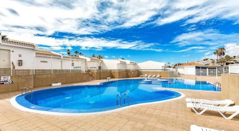 Fully equipped villa with barbeque, hot tub & patio | Suitable for remote work | Pets are welcome — photo 2