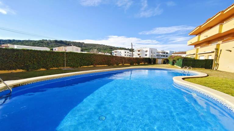 Fully equipped lovely holiday apartment with garden, pool & patio | Mountain view | Close to the beach | Pet-friendly — photo 2