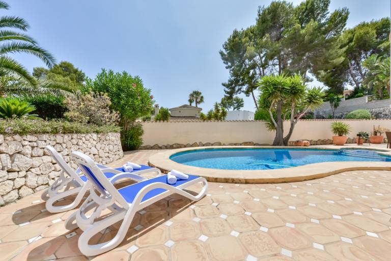 Fully equipped villa with grill, private pool & yard | Dogs allowed — photo 2
