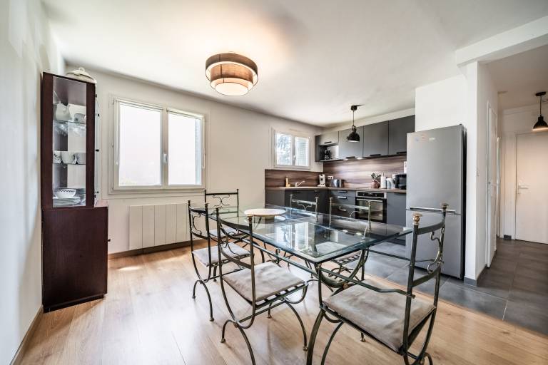 Family-friendly apartment with fast internet | City view | Perfect for remote work | Pets allowed — photo 5