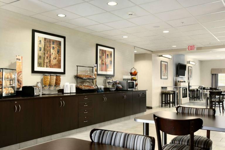 Microtel Inn & Suites by Wyndham Geneva — photo 5