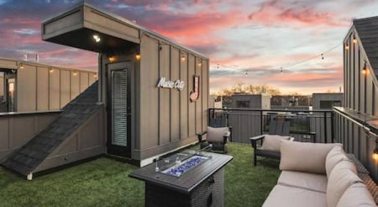 House with grill & terrace in Nashville, TN