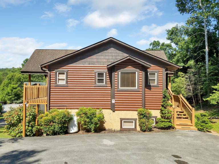Child-friendly cabin with private pool | Dogs allowed — photo 3
