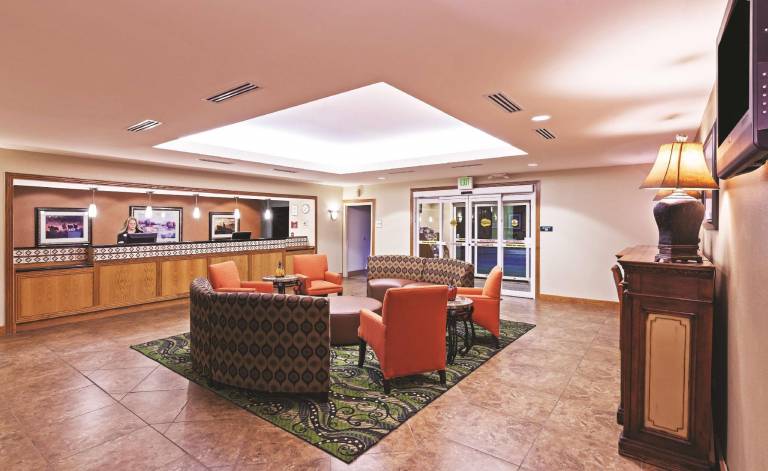 La Quinta Inn & Suites by Wyndham Shawnee — photo 5