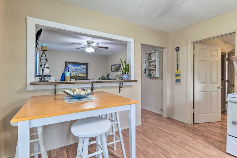 Cozy Beach/Fishing Cottage in Aransas Pass! — photo 2
