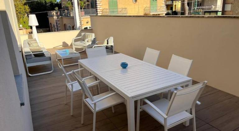 Apartment with terrace — photo 4