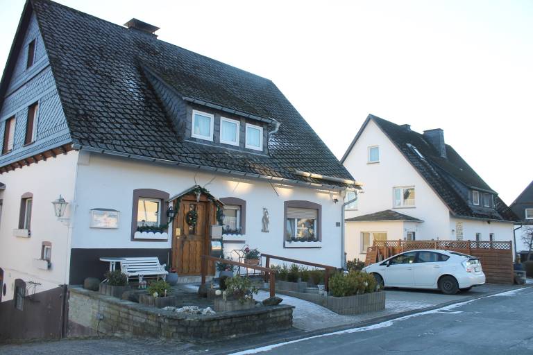 House with terrace & yard | Mountain view in Arnsberg