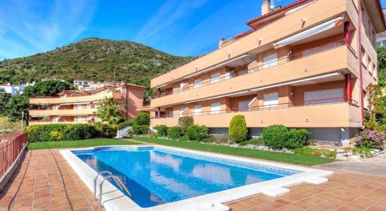 Apartment with barbecue, patio & pool in Llanca