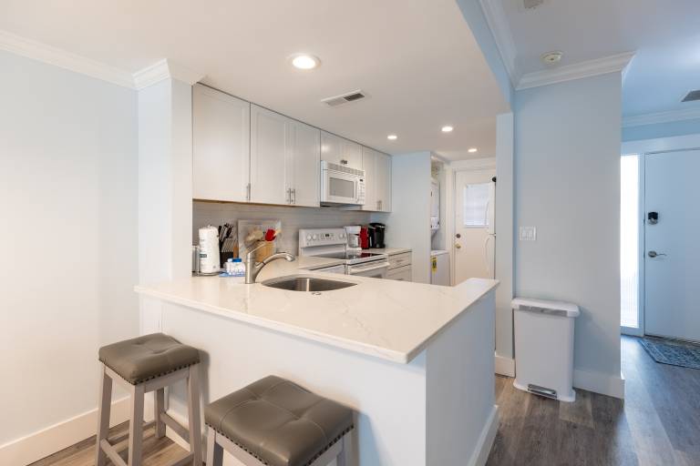 48 Hilton Head Cabanas: Steps to the Beach, 2 Bed, 2.5 Bath, Sleeps 6 Dogs OK — photo 5