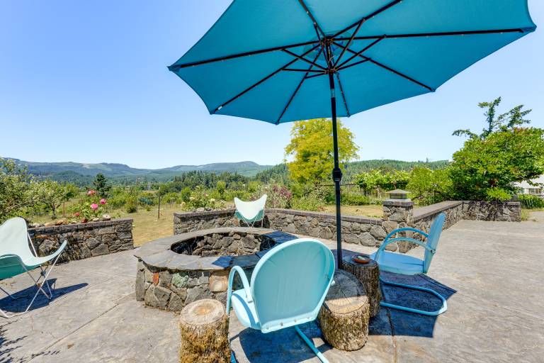 Oregon Farmhouse Hideaway on 53 Acres — photo 2