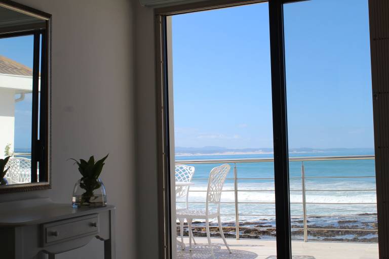 House Ferreira Town