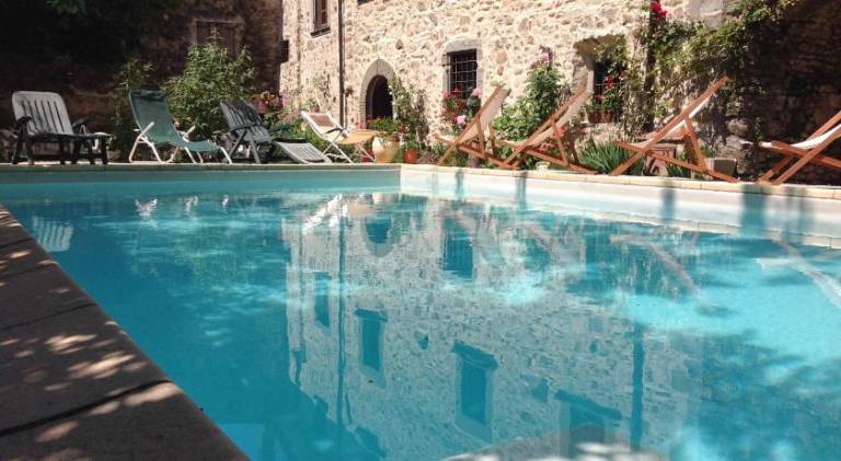 Beautiful apartment with barbeque, pool & garden | Pet-friendly in Carrara