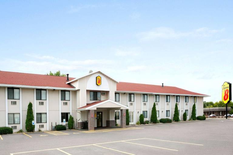 Super 8 By Wyndham Eau Claire Wi — photo 4