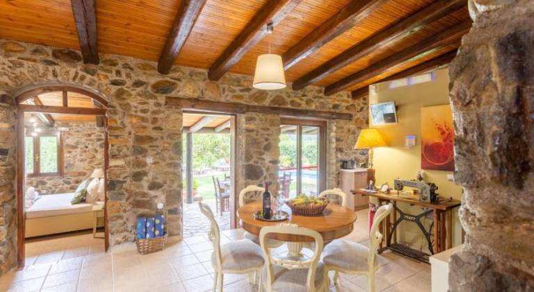 Vacation home with jacuzzi & pool — photo 3