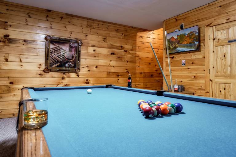 Child-friendly cabin with pool, hot tub & grill | Perfect for remote work | Pet-friendly — photo 5