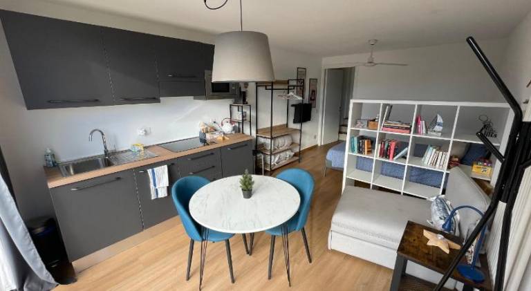 Apartment with patio & barbeque — photo 3