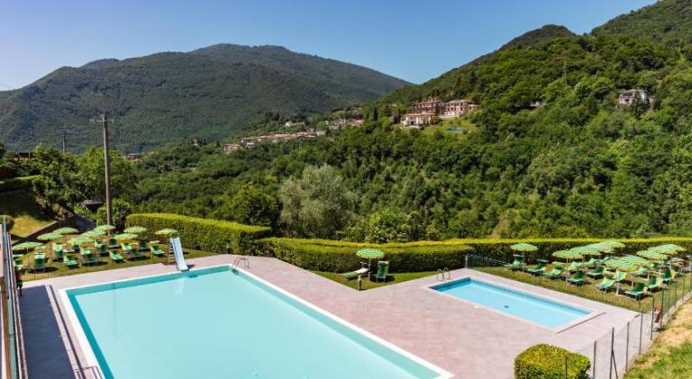 Holiday apartment with private pool — photo 2