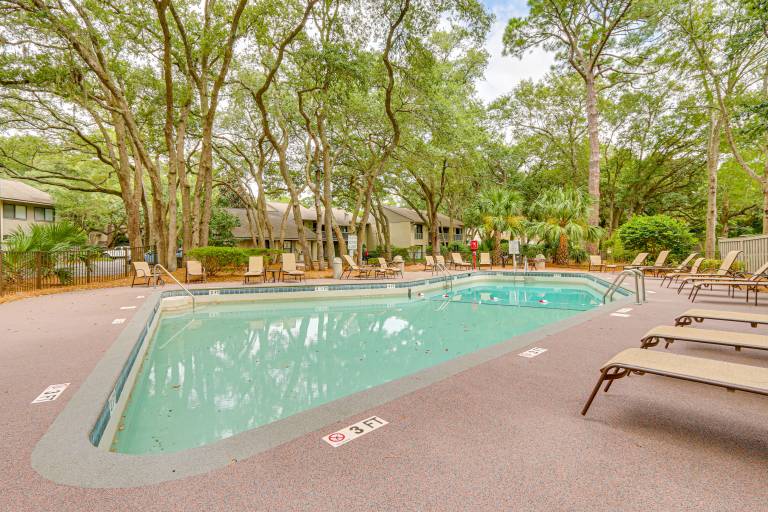 Walk to Folly Field Beach: Condo w/ Pool Access in Hilton Head Island, SC
