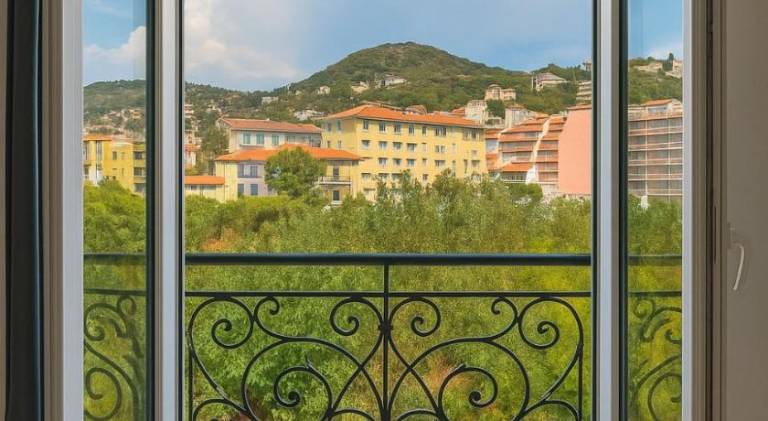Beautiful rental apartment | Next to Port Lympia | Pets are welcome — photo 5