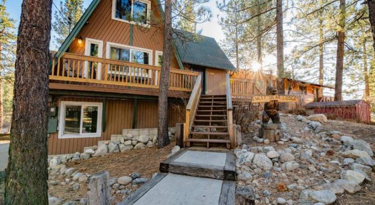 Lucky Bear Lodge - Excellent cabin with a hot tub, game room and an amazing view! in Big Bear Lake, CA