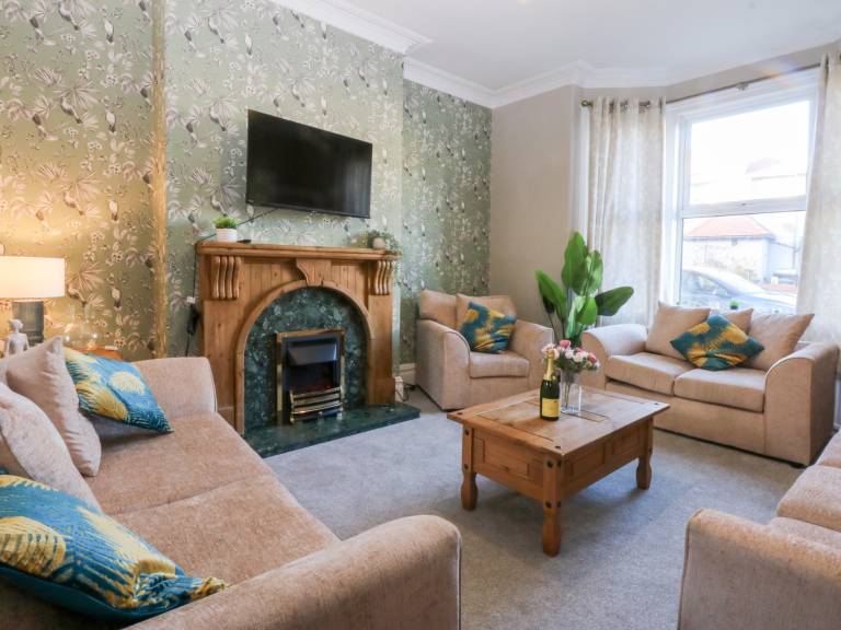 Cottage with garden | Beach view in Conwy