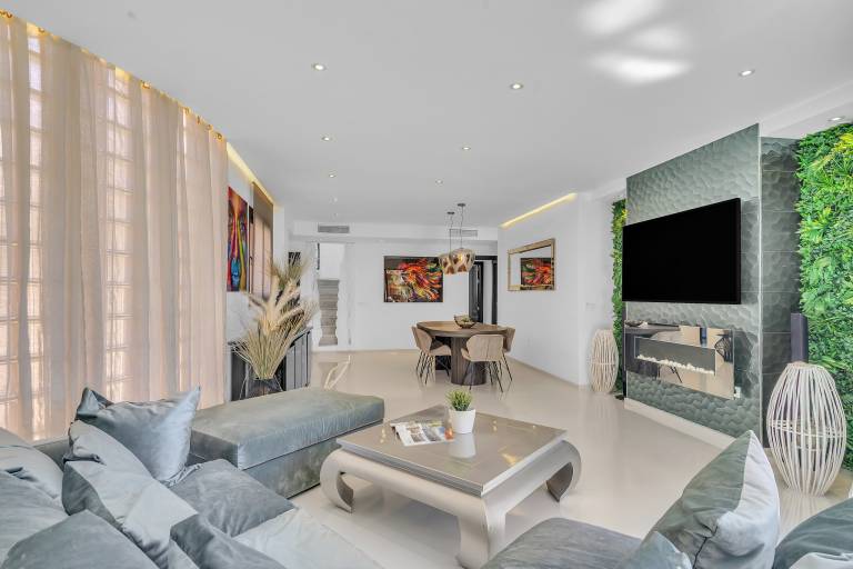 Fully equipped beautiful holiday apartment with pool, grill & terrace | Mountain view | Close to the beach | Pet-friendly in Estepona