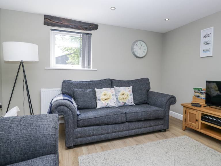 Child-friendly cottage with yard | Pets allowed — photo 4
