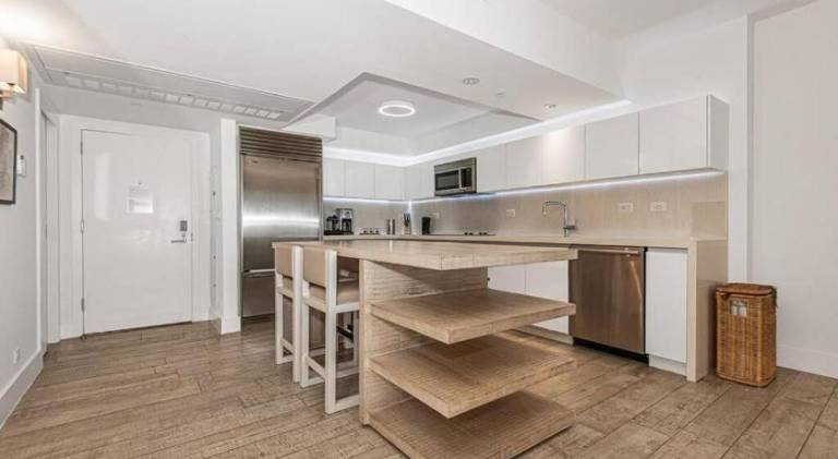 Rental apartment with hot tub & pool | Near Miami Beach Botanical Garden in Miami Beach, FL