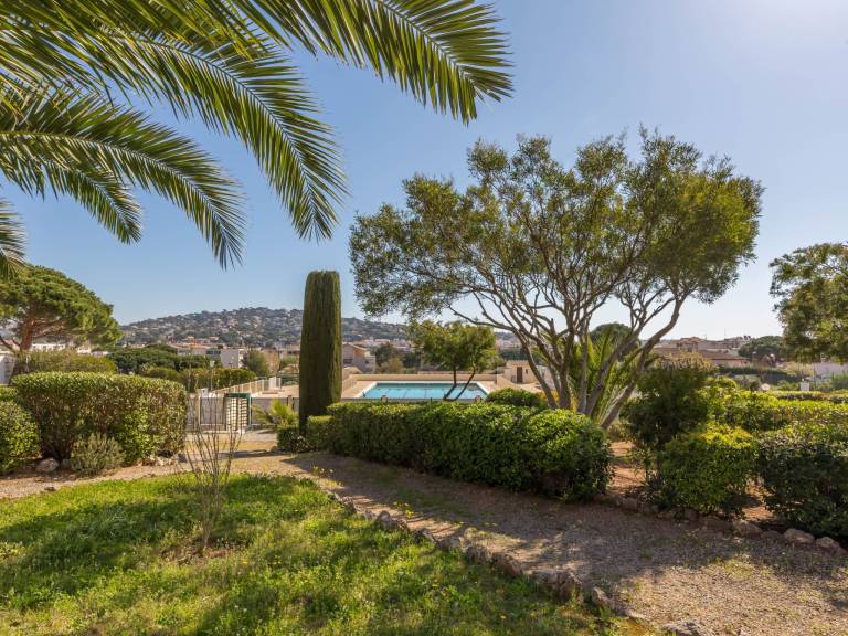 Rental apartment with pool, patio & yard | Sea view | Pets allowed — photo 2