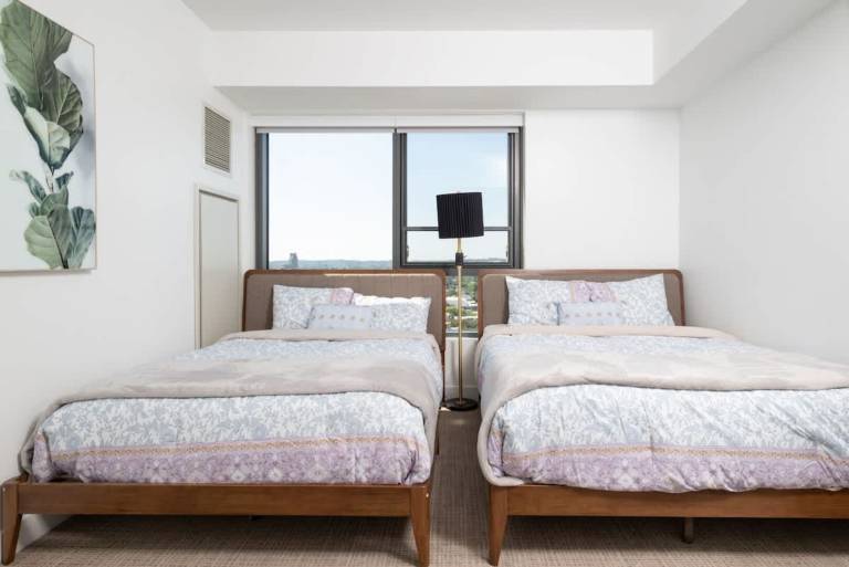 Upscale 1BR MIT Harvard WiFi Gym W D Parking! — photo 2