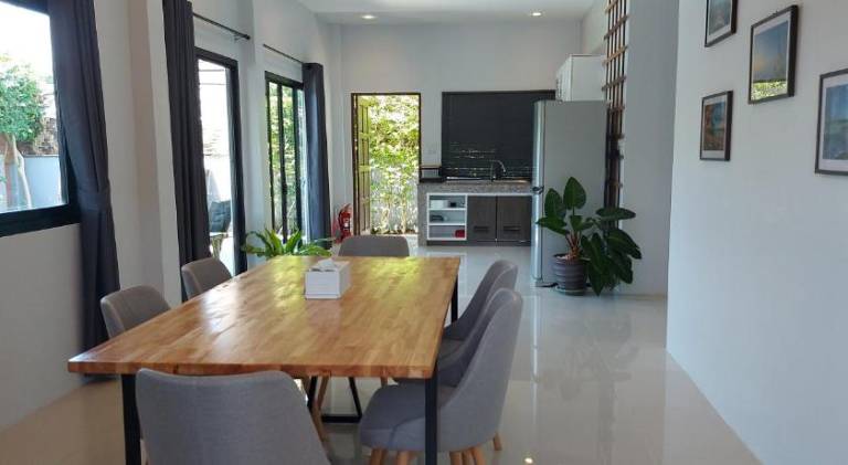 Beautiful villa with barbeque, pool & patio | Dogs allowed — photo 2