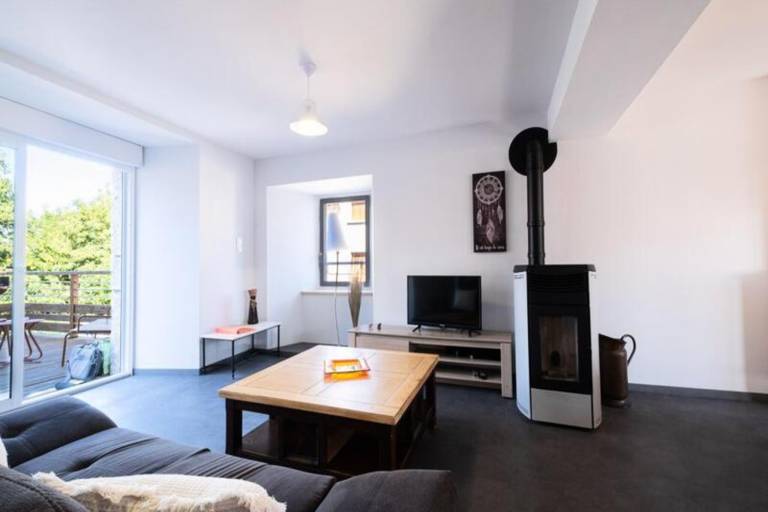 Holiday apartment with patio, barbeque & pool | Pets are welcome — photo 3