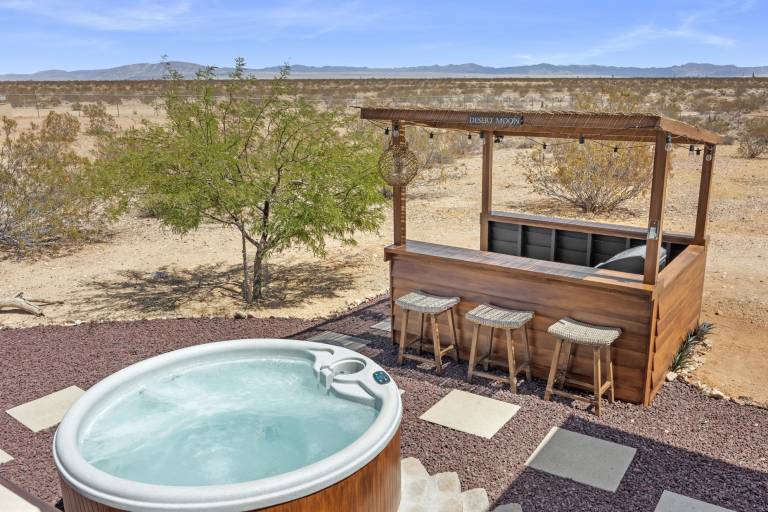 Desert Moon - Serene Desert Views & Design — photo 4