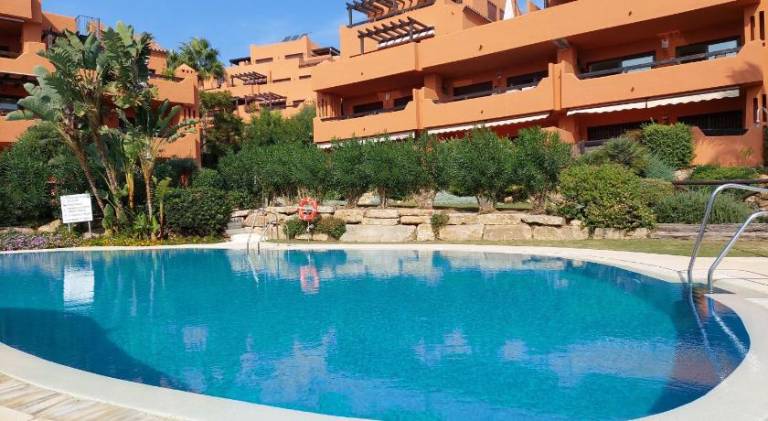 Fully equipped lovely rental apartment with private pool, yard & hot tub | Close to the beach | Pets are welcome — photo 5