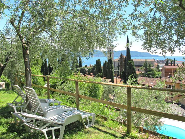 Holiday apartment with pool, grill & garden | Beach nearby | Pets allowed — photo 2