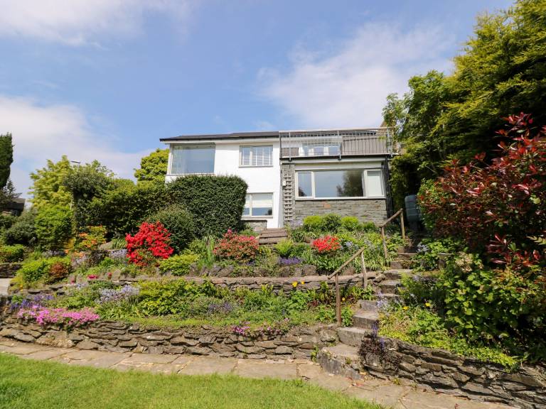 Cottage with jacuzzi & yard | Beach view in Windermere