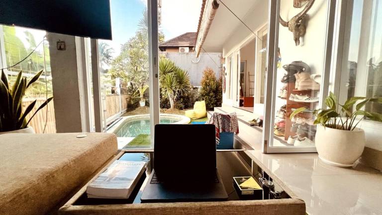 Pleasant villa with yard, patio & pool | Suitable for remote work | Pet-friendly — photo 5