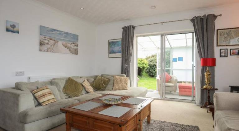 Spacious vacation home | Beach nearby | Pets are welcome — photo 2