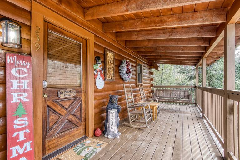 Sleepy Bear 2 King Suites • Hot Tub • Soaking Tub • Near Parkway • Eagles Ridge Resort — photo 4