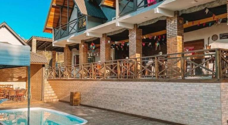 Pleasant chalet with pool, hot tub & barbecue | Pet-friendly — photo 2