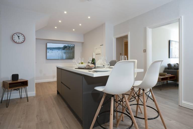 The Redbanks - Contemporary Apartment by LetMeStay in Ambleside