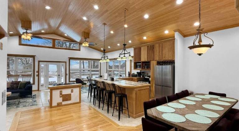 Spacious vacation home | Pets allowed — photo 3