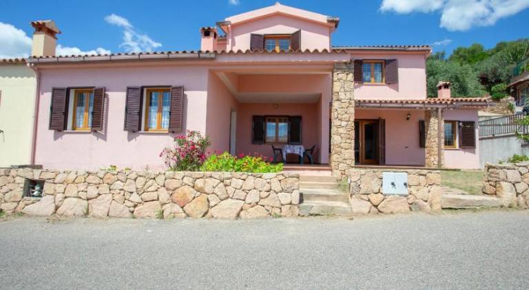 Vacation home with patio | Pets are welcome in San Teodoro