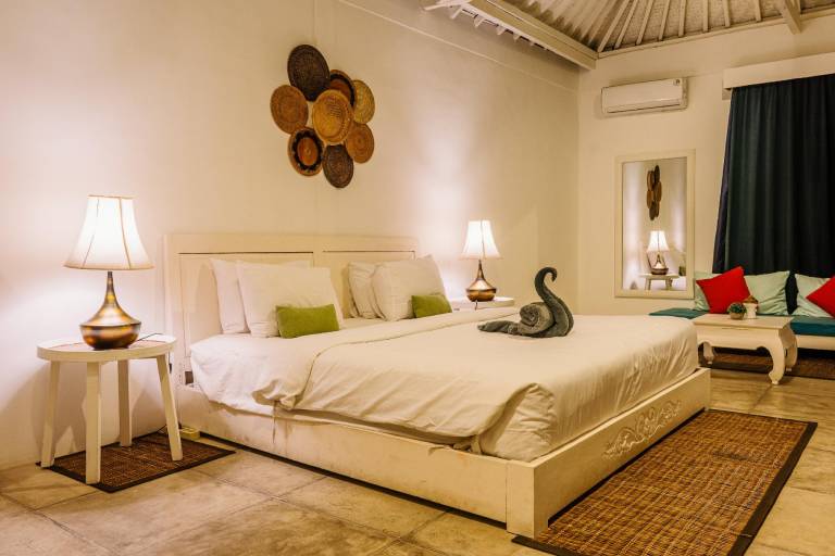 Villa with garden & pool — photo 2