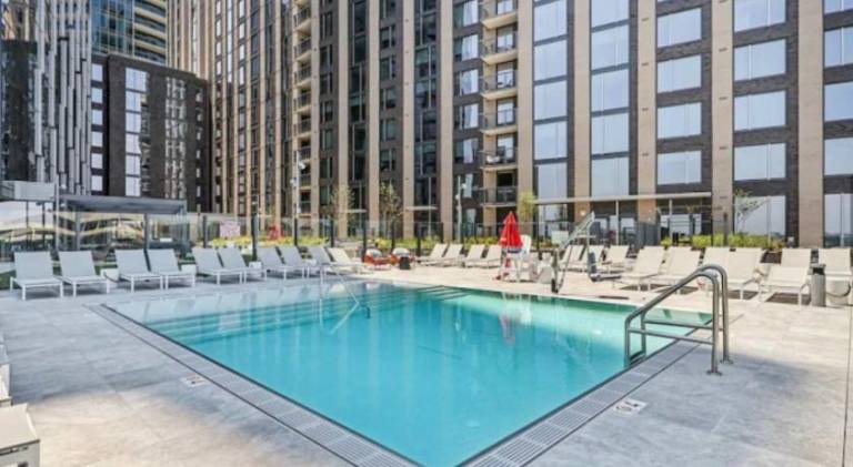 Sojourn Rosslyn Gym Pool Rooftop & Free Parking — photo 5