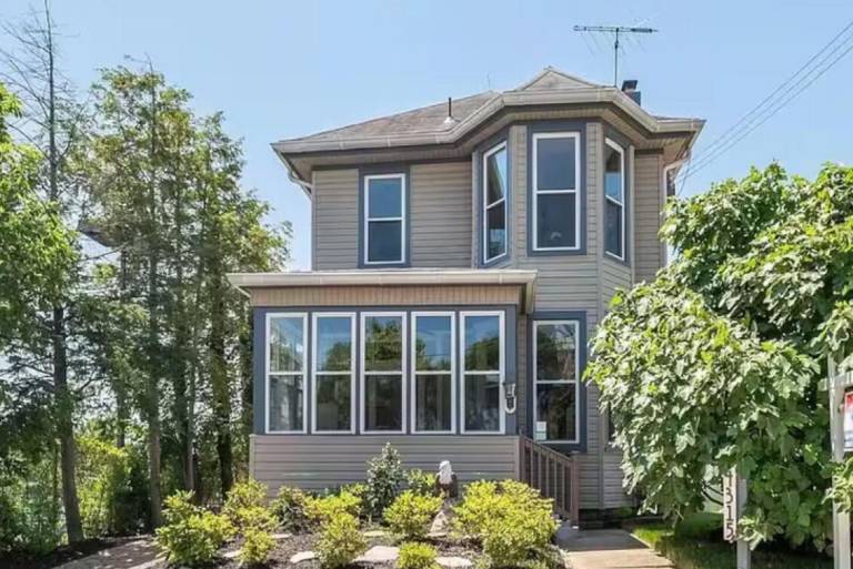 House  Hyattsville